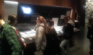Wyjazd edukacyjny klas drugich gimnazjum do Muzeum II Wojny Światowej w Gdańsku.